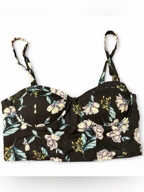 Black floral pattern crop top
